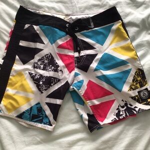 Volcom BoardShorts Men’s 34 – Colorblock Geometric Surf Swim Trunks